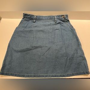WOMEN’S LIZ CLAIBORNE A-LINE DENIM SKIRT.